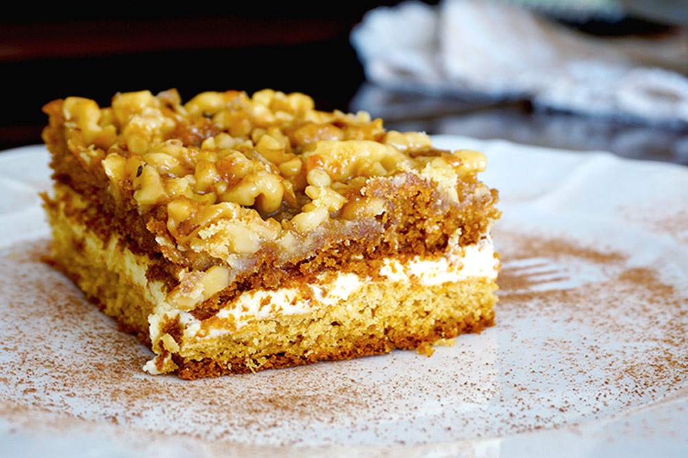 picture of walnut cake