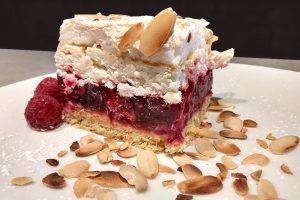 image of raspberry cake made with fresh raspberry, jell-o, whipped mascarpone and almond meringue